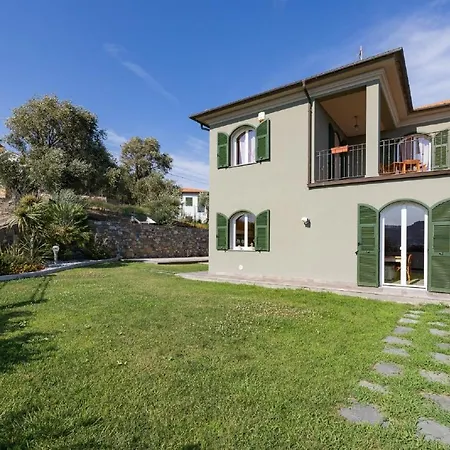 Lalla Villa *