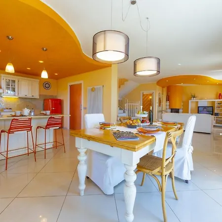 Lalla Villa