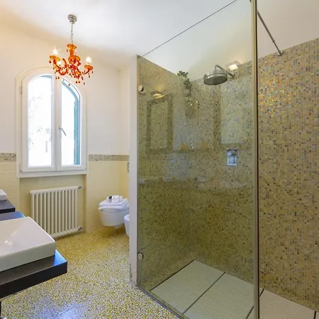 Lalla Villa *