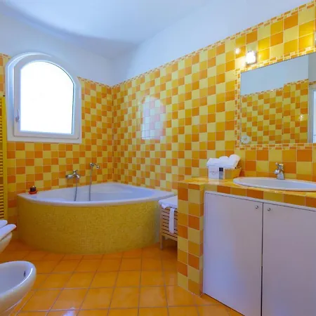 Lalla Villa *