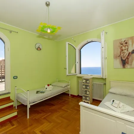Lalla Villa